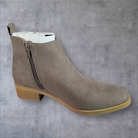 Wide Width Marlis Zip Up Ankle Boots by Universal Thread - Picture 1 of 11